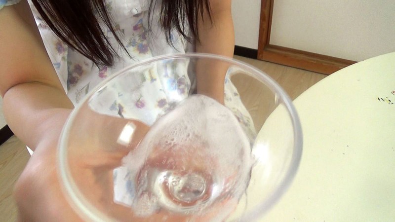 グラスに溜まった唾