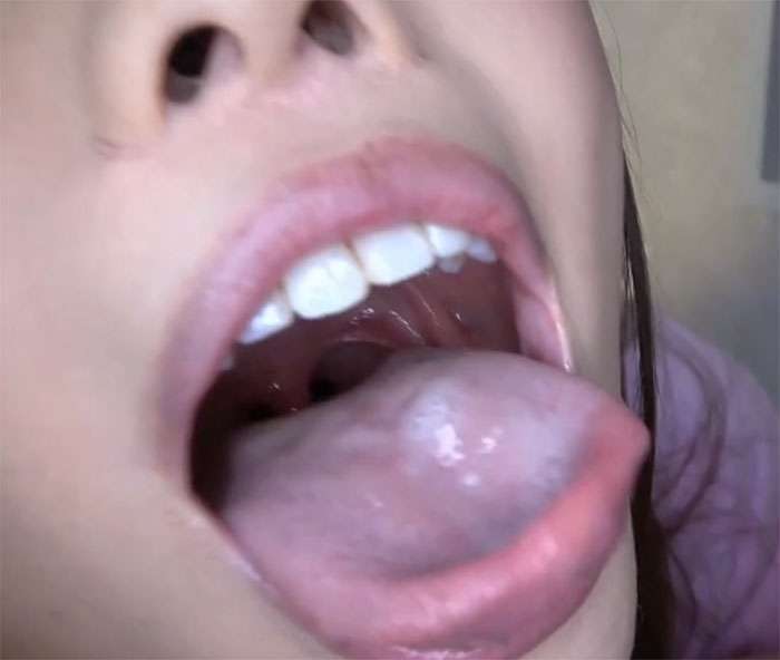 舌の上の唾